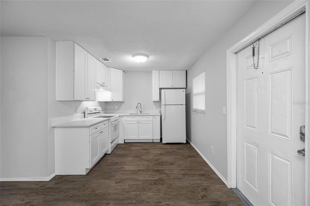 For Rent: $1,355 (2 beds, 1 baths, 700 Square Feet)