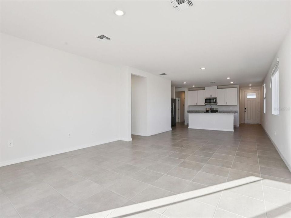 En Venta: $316,600 (4 camas, 2 baños, 1607 Pies cuadrados)