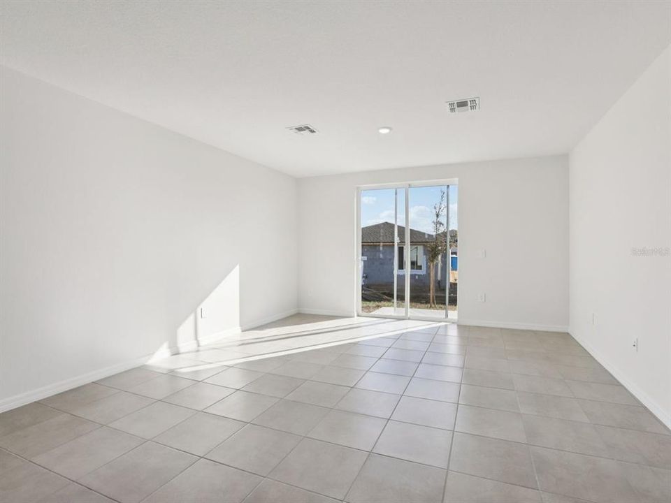 En Venta: $316,600 (4 camas, 2 baños, 1607 Pies cuadrados)