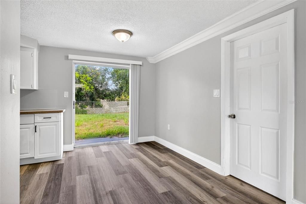 В аренду: $1,395 (2 спален, 1 ванн, 864 Квадратных фут)