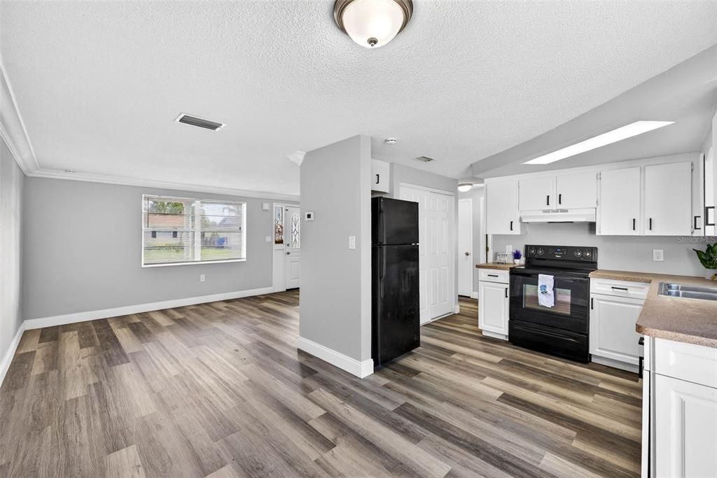 В аренду: $1,395 (2 спален, 1 ванн, 864 Квадратных фут)