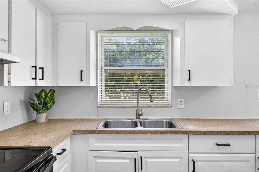 В аренду: $1,395 (2 спален, 1 ванн, 864 Квадратных фут)