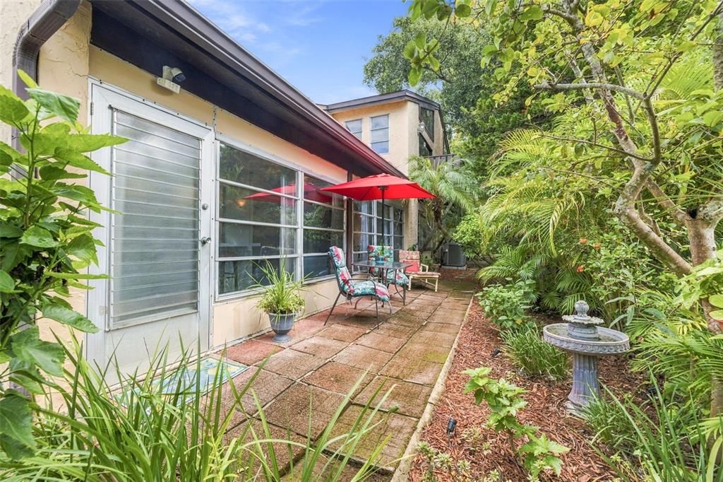 For Sale: $215,000 (2 beds, 2 baths, 1670 Square Feet)