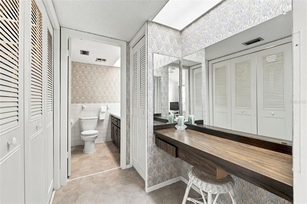 For Sale: $215,000 (2 beds, 2 baths, 1670 Square Feet)