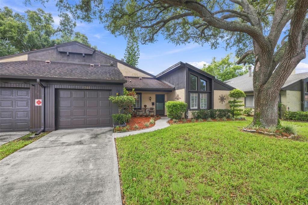 For Sale: $215,000 (2 beds, 2 baths, 1670 Square Feet)
