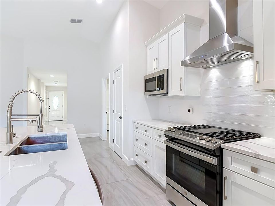 For Sale: $369,900 (3 beds, 2 baths, 1632 Square Feet)