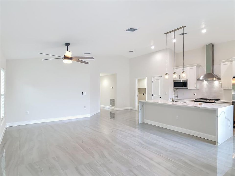 For Sale: $369,900 (3 beds, 2 baths, 1632 Square Feet)