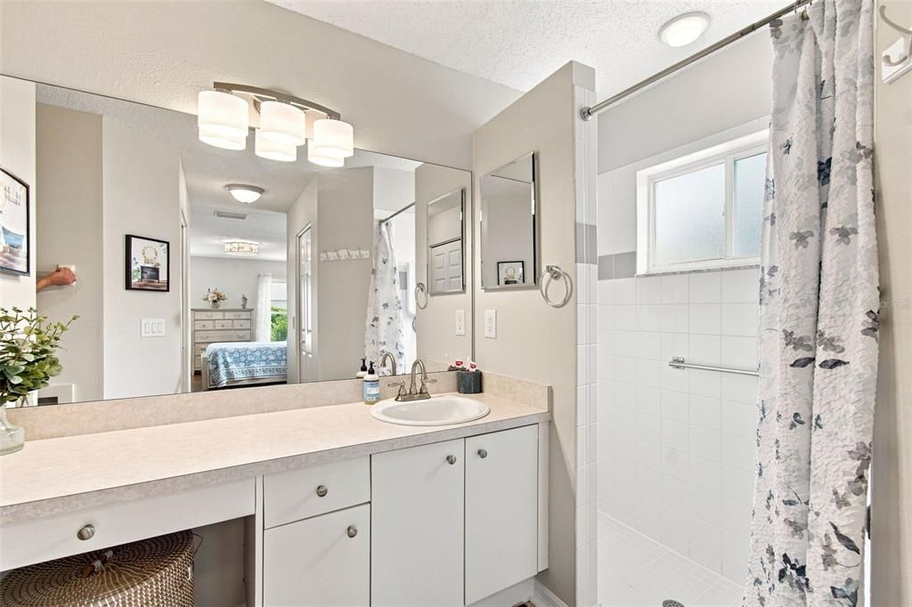 For Sale: $249,900 (2 beds, 2 baths, 1303 Square Feet)