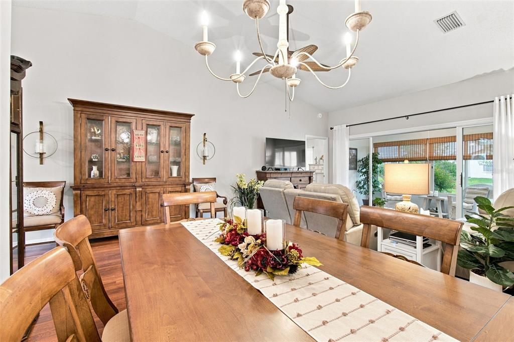 For Sale: $249,900 (2 beds, 2 baths, 1303 Square Feet)