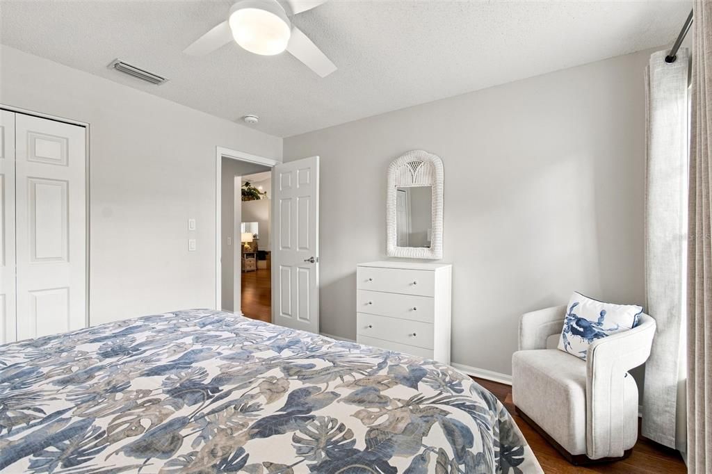 For Sale: $249,900 (2 beds, 2 baths, 1303 Square Feet)