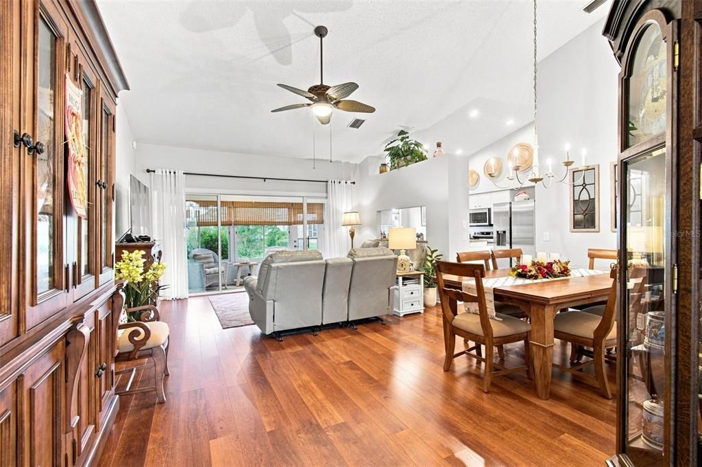 For Sale: $249,900 (2 beds, 2 baths, 1303 Square Feet)