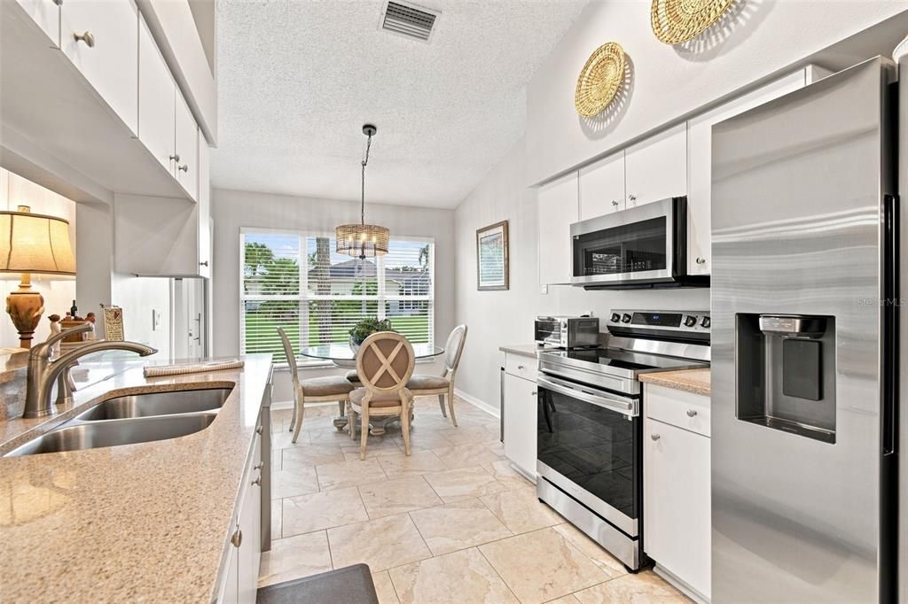For Sale: $249,900 (2 beds, 2 baths, 1303 Square Feet)