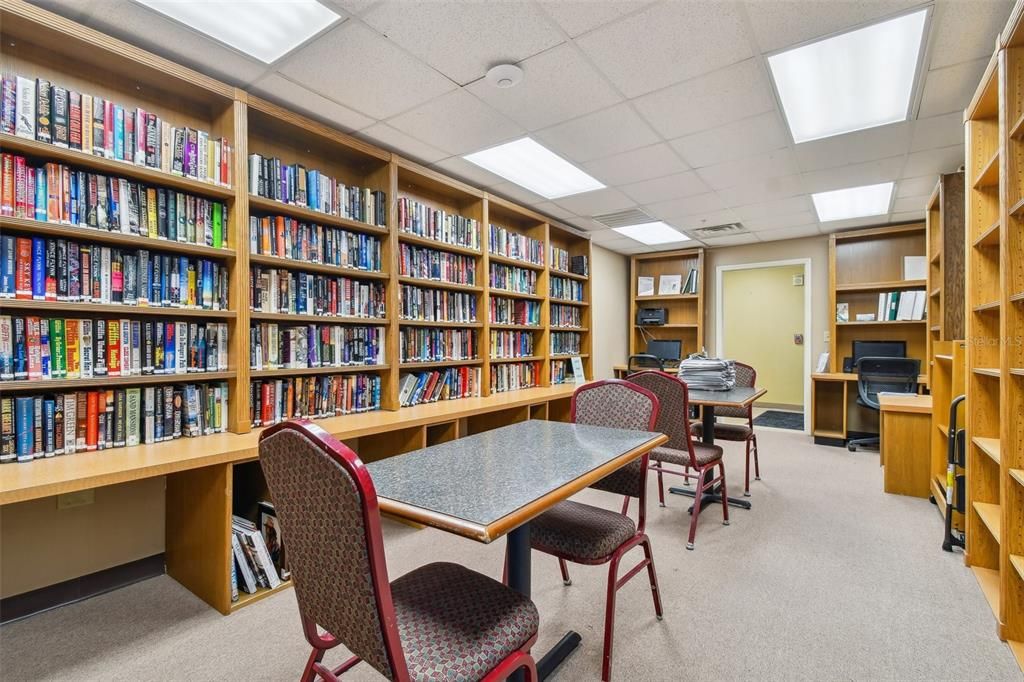 For Sale: $249,900 (2 beds, 2 baths, 1303 Square Feet)