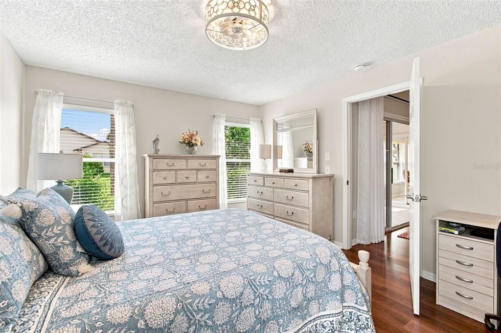 For Sale: $249,900 (2 beds, 2 baths, 1303 Square Feet)