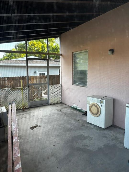 For Sale: $159,500 (2 beds, 1 baths, 836 Square Feet)