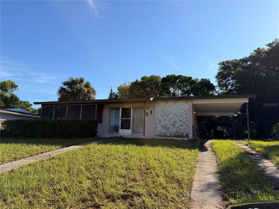 For Sale: $159,500 (2 beds, 1 baths, 836 Square Feet)