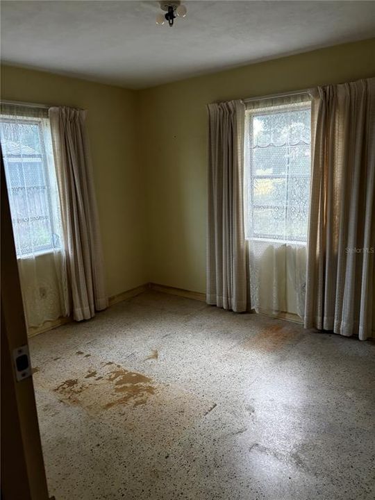 For Sale: $159,500 (2 beds, 1 baths, 836 Square Feet)