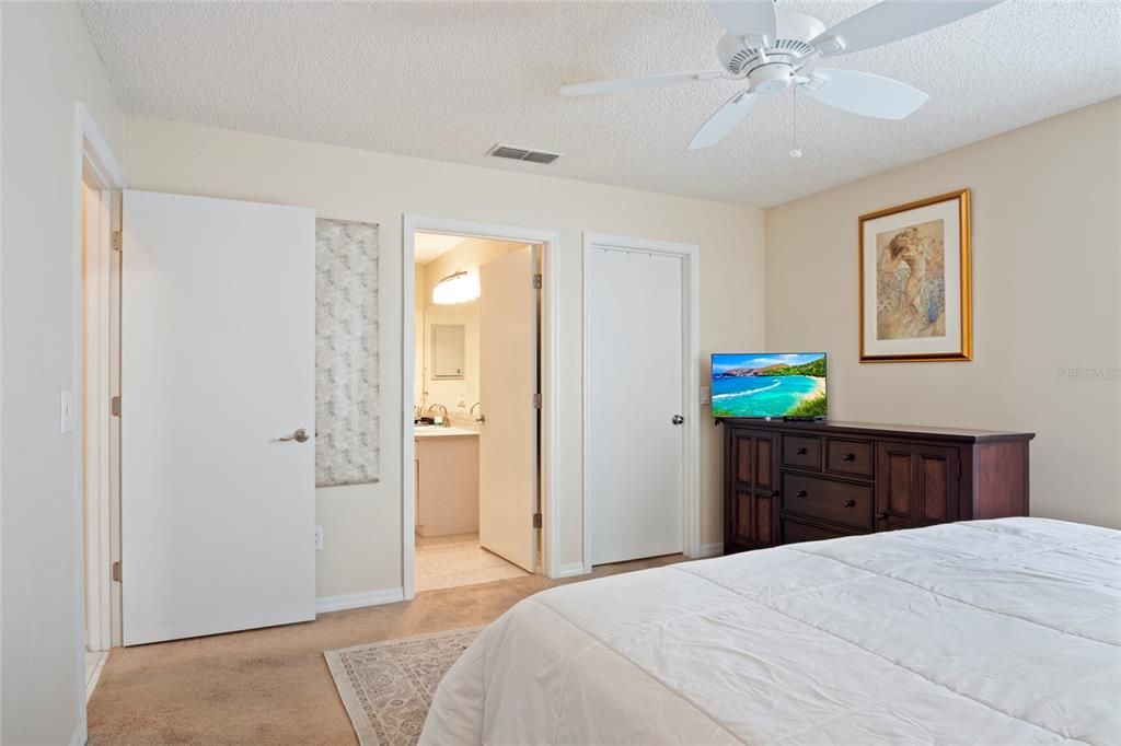 For Sale: $319,000 (2 beds, 2 baths, 1248 Square Feet)