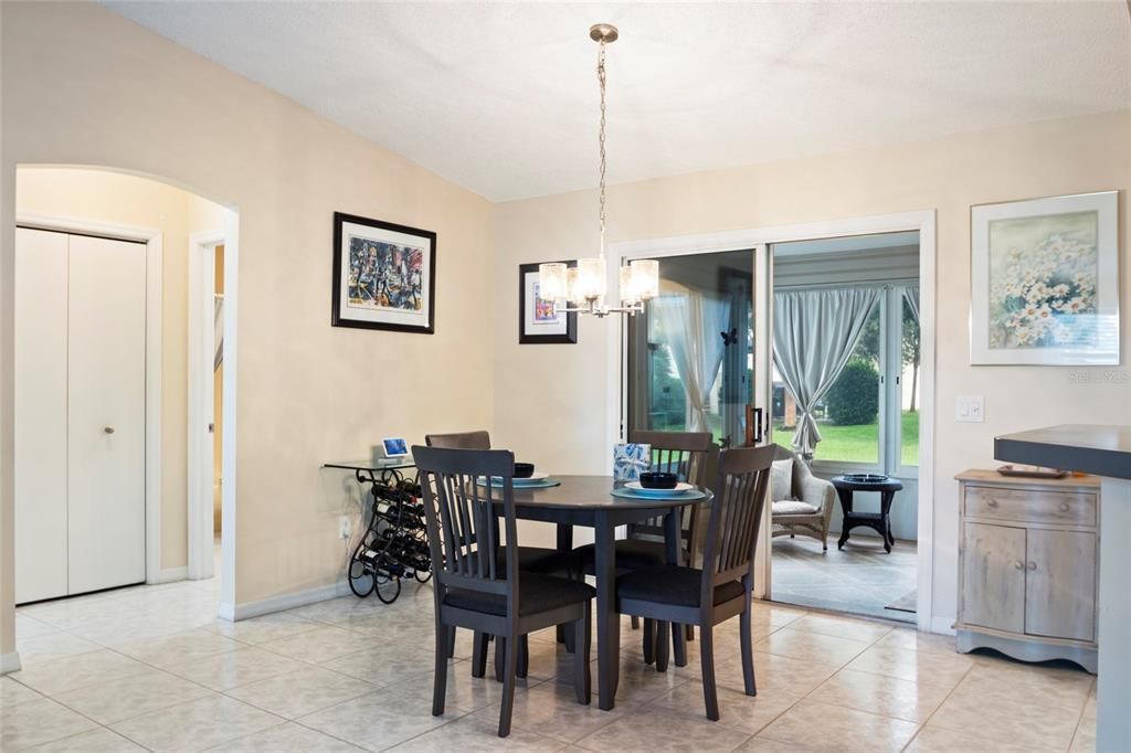 For Sale: $319,000 (2 beds, 2 baths, 1248 Square Feet)