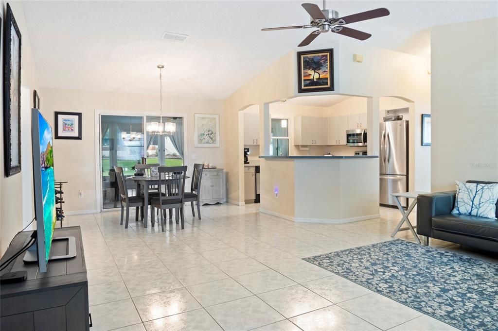 For Sale: $319,000 (2 beds, 2 baths, 1248 Square Feet)