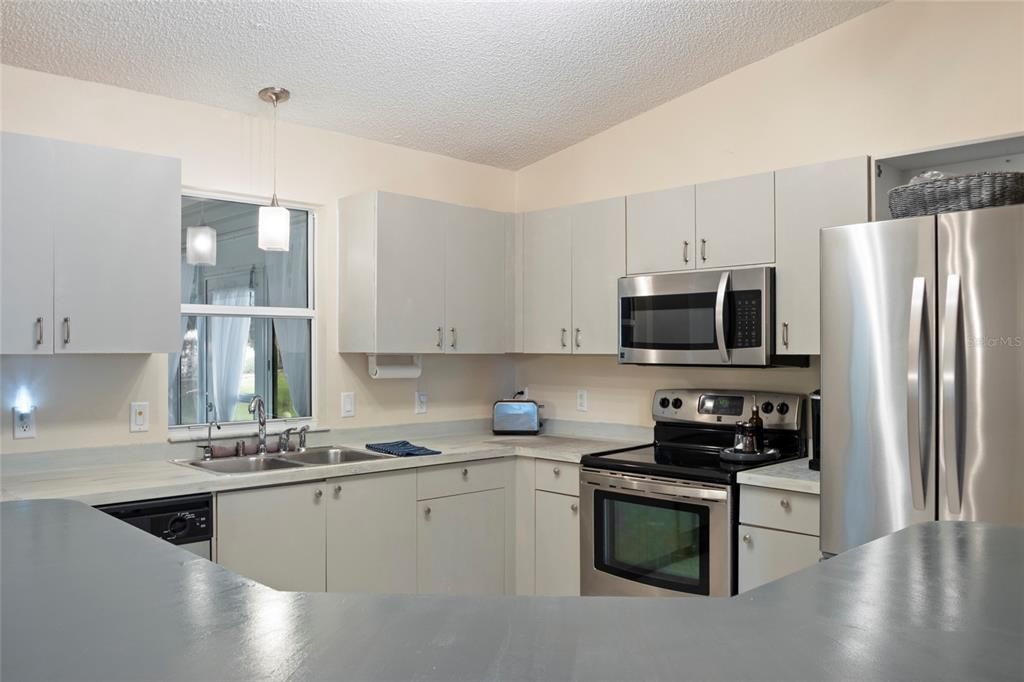 For Sale: $319,000 (2 beds, 2 baths, 1248 Square Feet)
