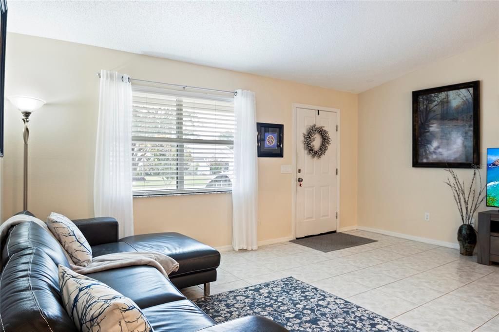 For Sale: $319,000 (2 beds, 2 baths, 1248 Square Feet)