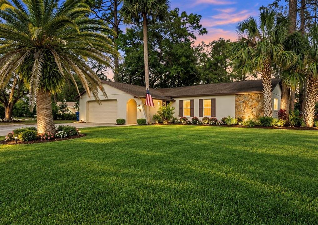 For Sale: $299,900 (2 beds, 2 baths, 1305 Square Feet)