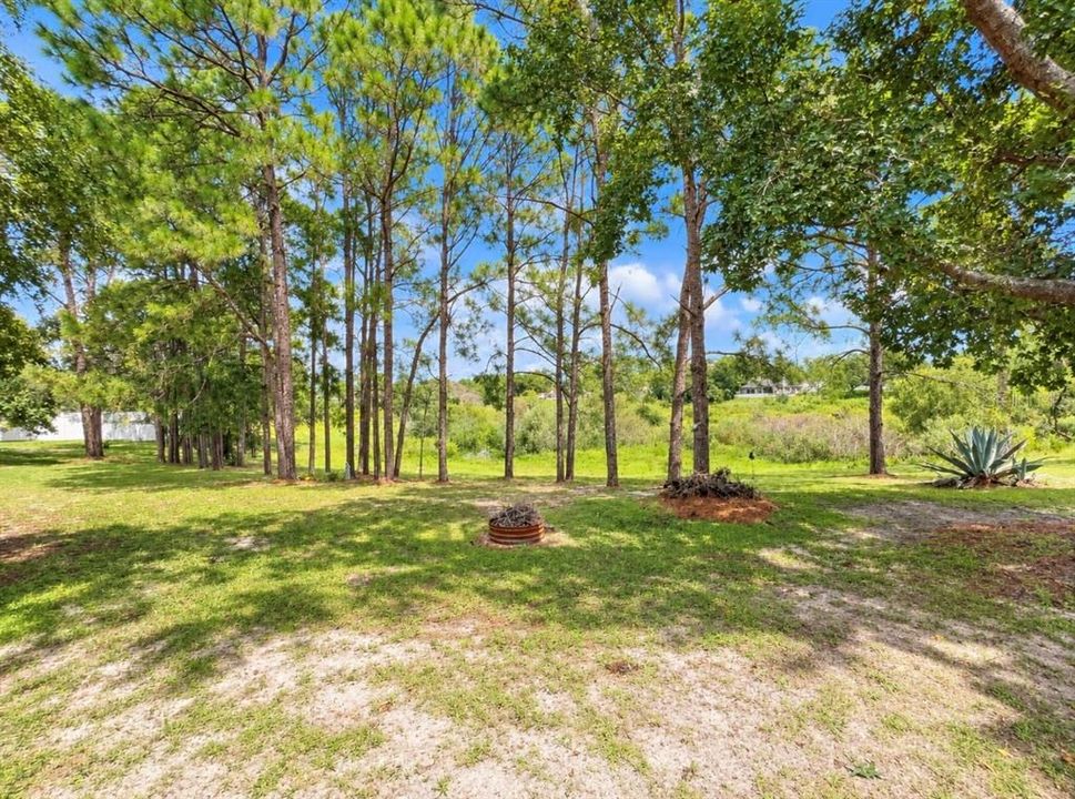 For Sale: $299,900 (2 beds, 2 baths, 1305 Square Feet)