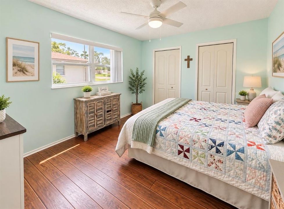 For Sale: $299,900 (2 beds, 2 baths, 1305 Square Feet)