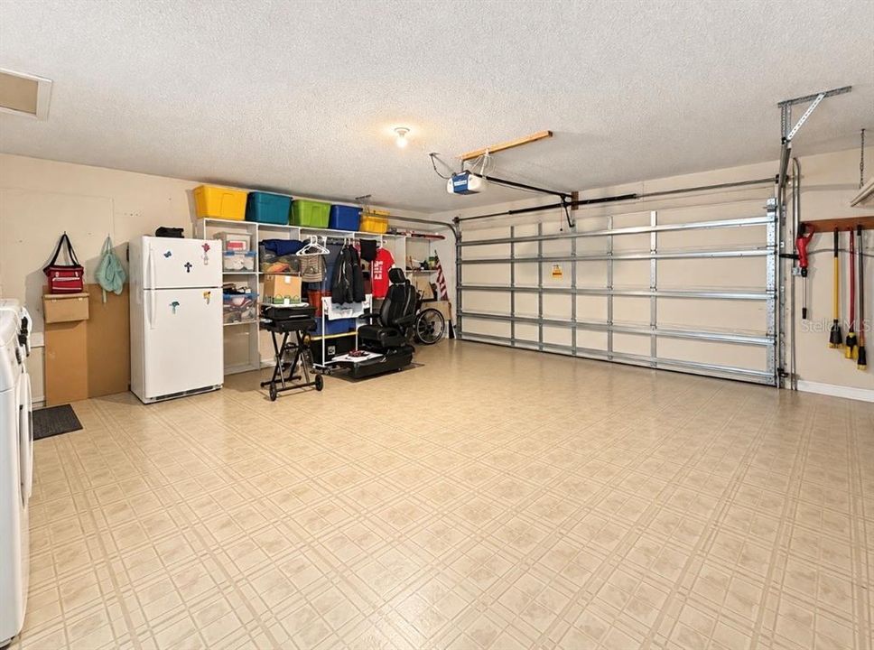 For Sale: $299,900 (2 beds, 2 baths, 1305 Square Feet)