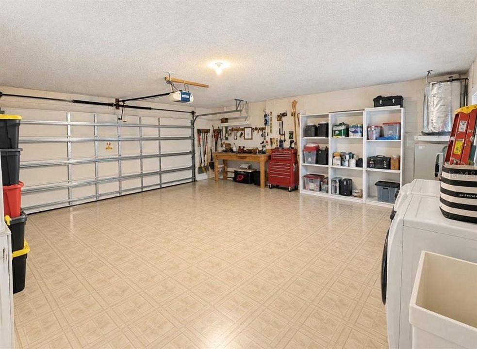 For Sale: $299,900 (2 beds, 2 baths, 1305 Square Feet)