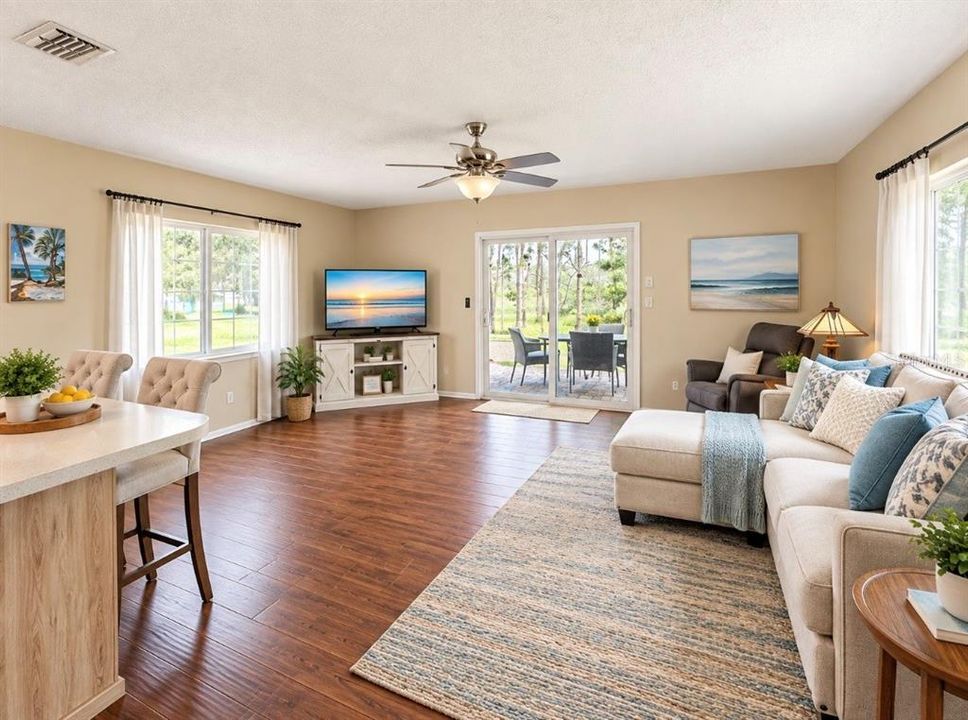 For Sale: $299,900 (2 beds, 2 baths, 1305 Square Feet)