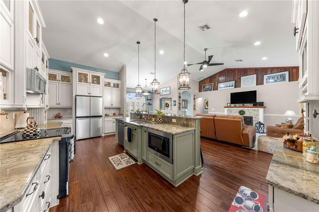 For Sale: $452,900 (3 beds, 2 baths, 2292 Square Feet)