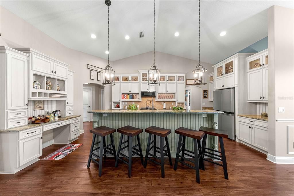 For Sale: $452,900 (3 beds, 2 baths, 2292 Square Feet)