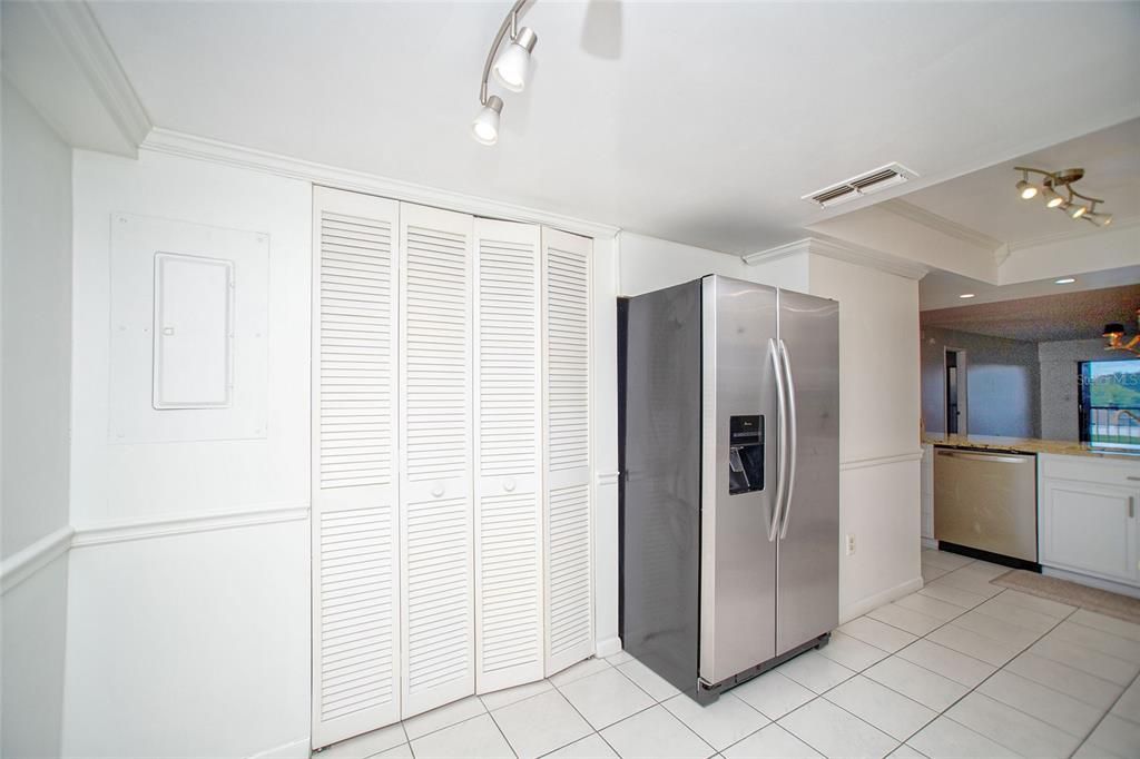 For Sale: $210,000 (2 beds, 2 baths, 1200 Square Feet)