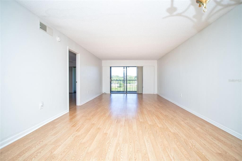 For Sale: $210,000 (2 beds, 2 baths, 1200 Square Feet)