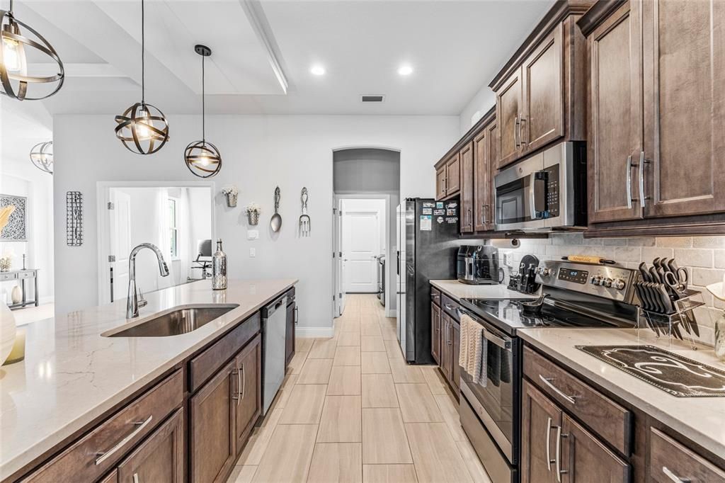 For Sale: $385,000 (3 beds, 2 baths, 1806 Square Feet)