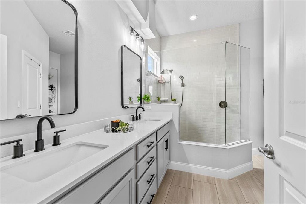 For Sale: $385,000 (3 beds, 2 baths, 1806 Square Feet)