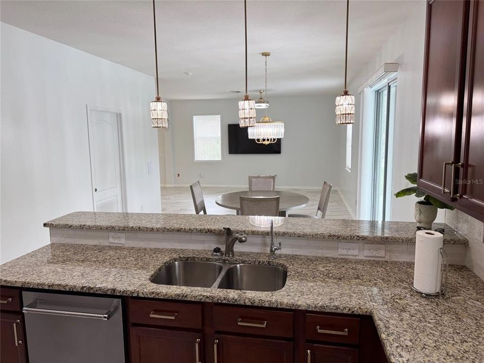 For Rent: $2,950 (4 beds, 2 baths, 2486 Square Feet)