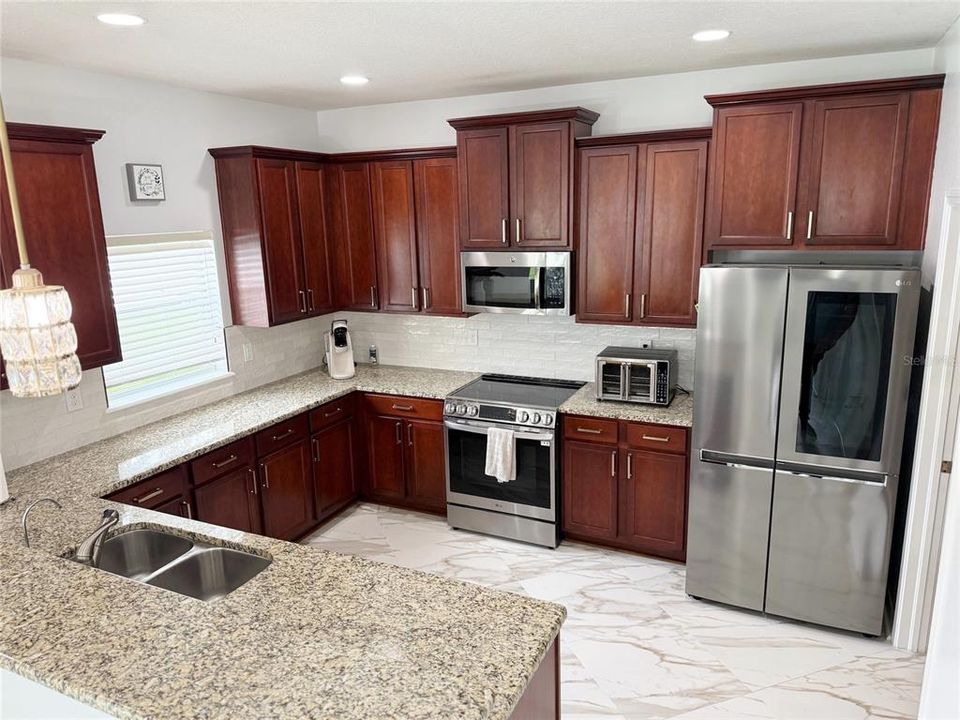 For Rent: $2,950 (4 beds, 2 baths, 2486 Square Feet)