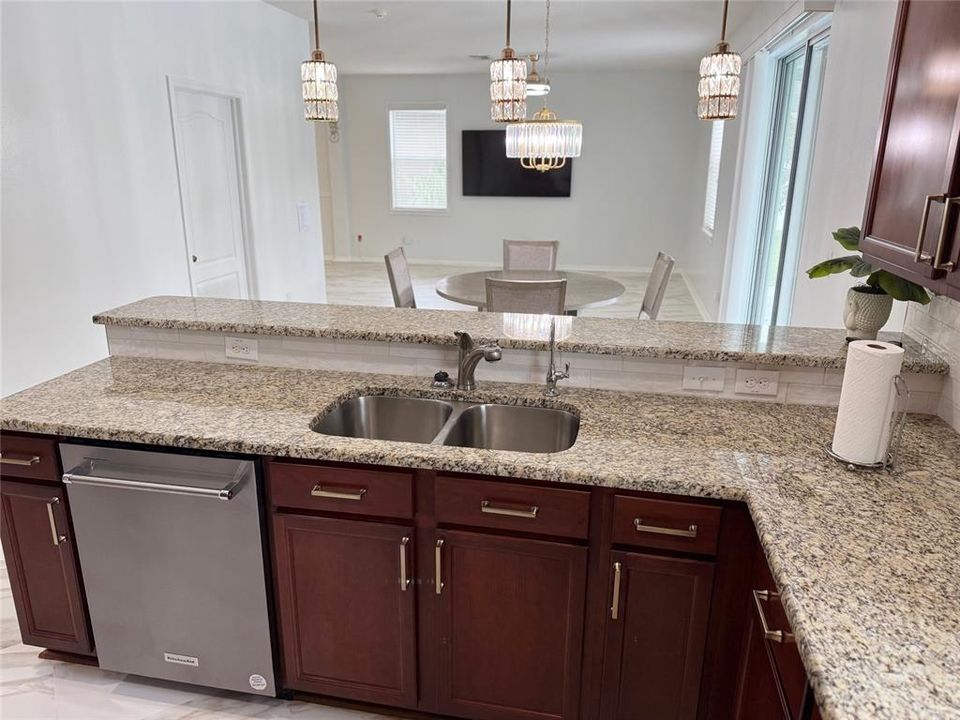 For Rent: $2,950 (4 beds, 2 baths, 2486 Square Feet)
