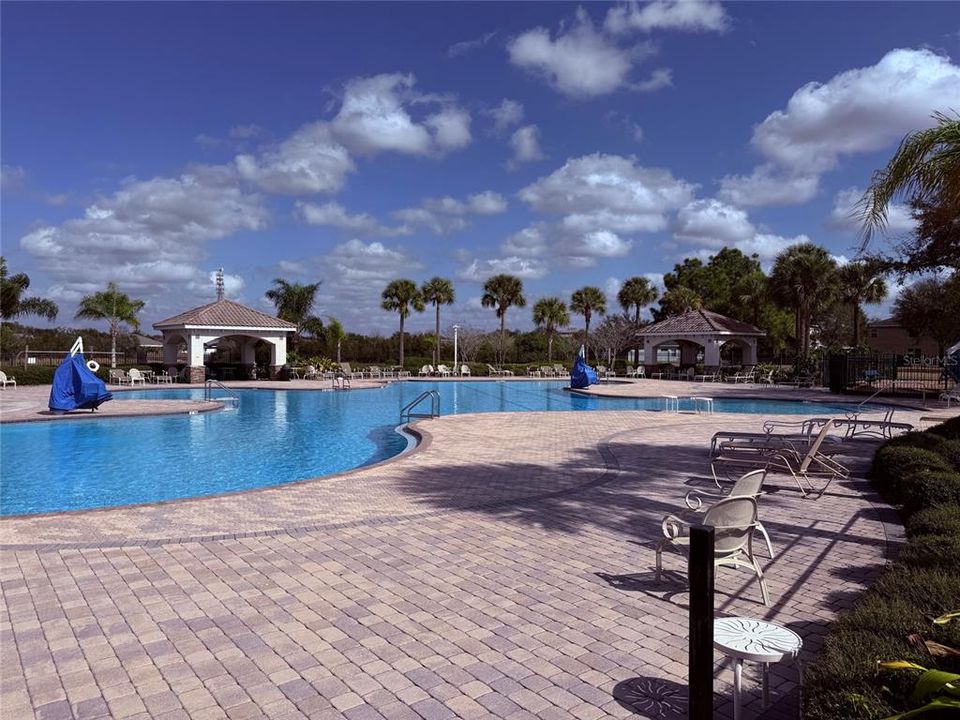 For Rent: $2,950 (4 beds, 2 baths, 2486 Square Feet)