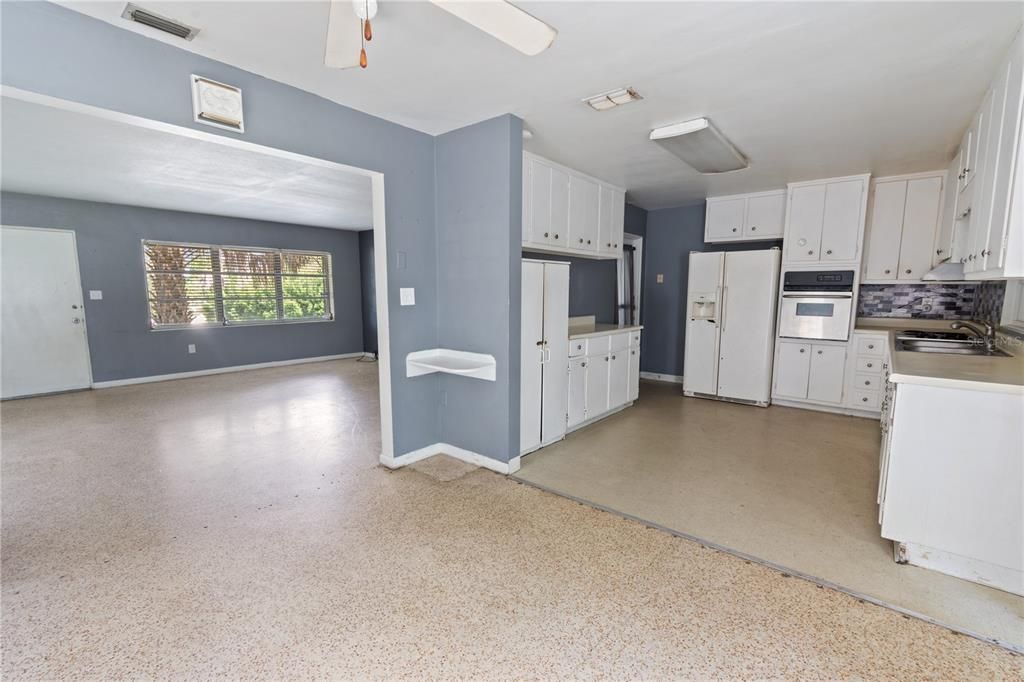 На продажу: $175,500 (3 спален, 2 ванн, 1372 Квадратных фут)