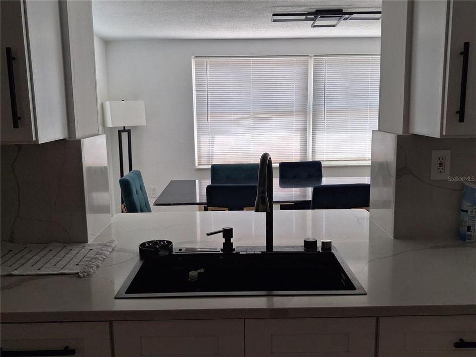 For Rent: $2,500 (2 beds, 1 baths, 958 Square Feet)