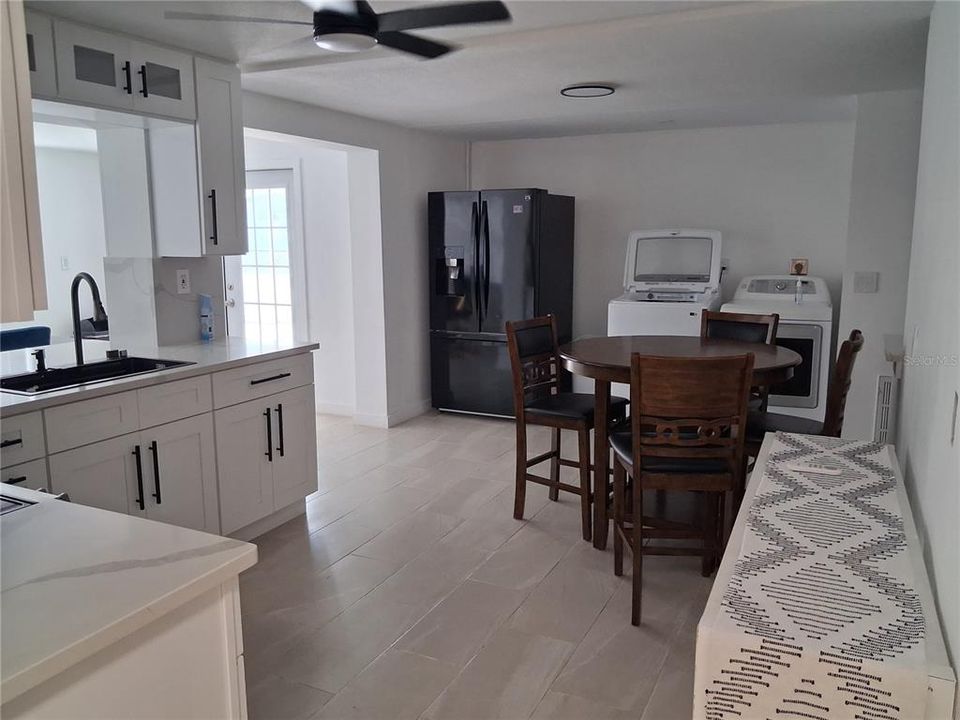 For Rent: $2,500 (2 beds, 1 baths, 958 Square Feet)