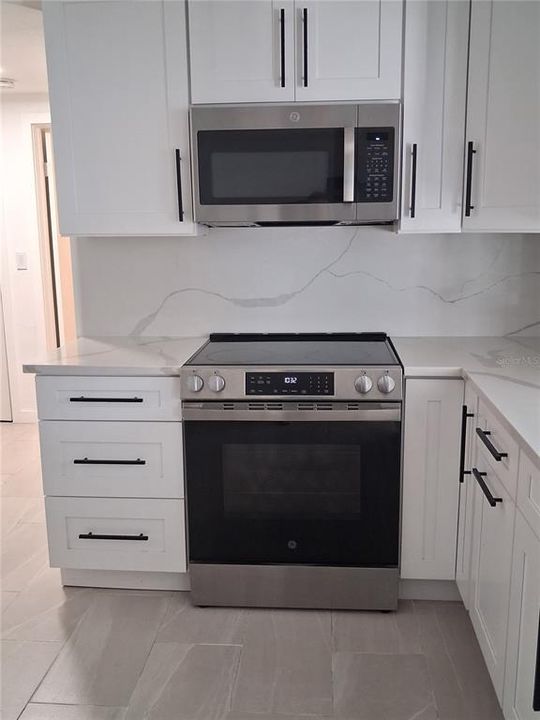 For Rent: $2,500 (2 beds, 1 baths, 958 Square Feet)