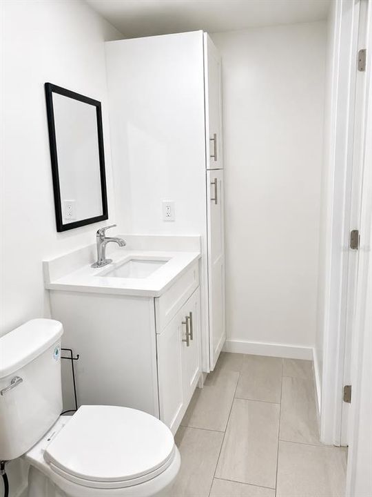For Rent: $2,500 (2 beds, 1 baths, 958 Square Feet)
