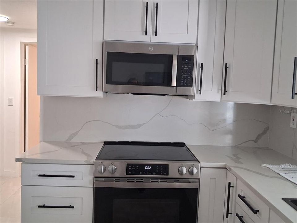 For Rent: $2,500 (2 beds, 1 baths, 958 Square Feet)