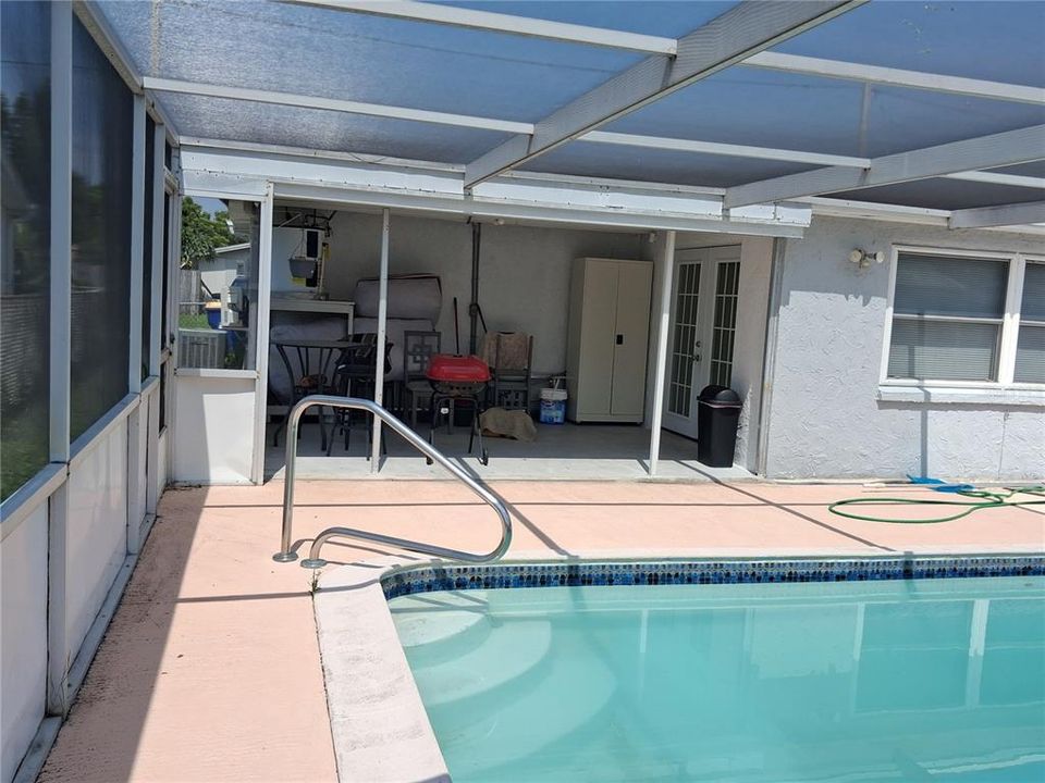 For Rent: $2,500 (2 beds, 1 baths, 958 Square Feet)