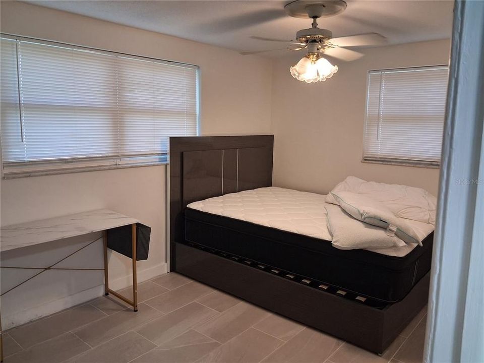 For Rent: $2,500 (2 beds, 1 baths, 958 Square Feet)